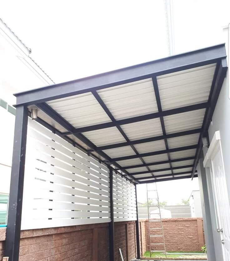 مظلات ساندوتش بانل حديثة في الرياض 